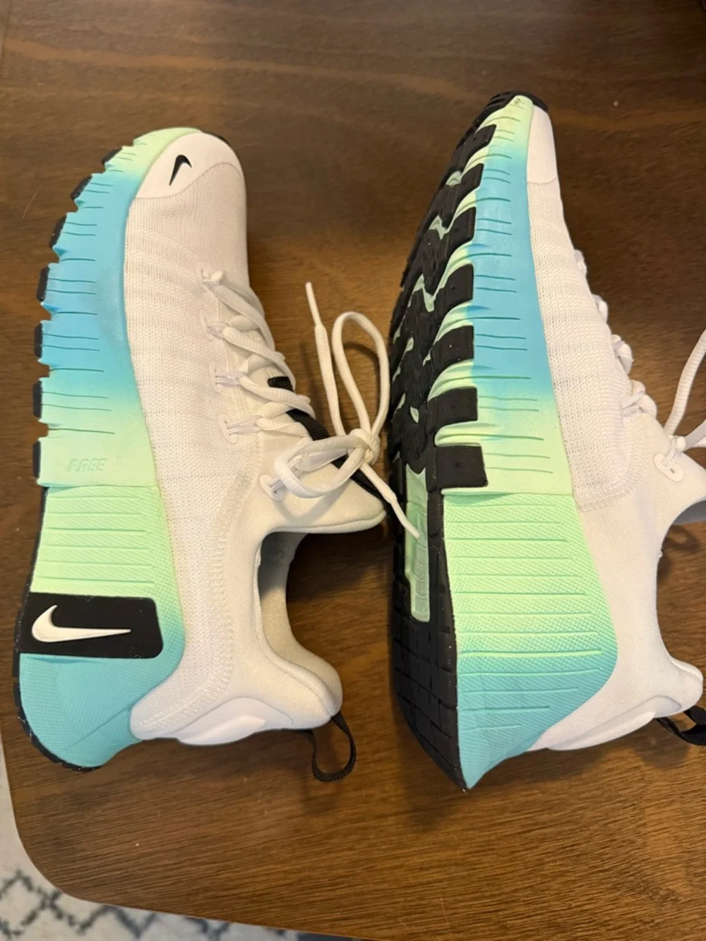 Nike White Mesh Running Sneakers with Black Insole Accent - Picture 4 of 6